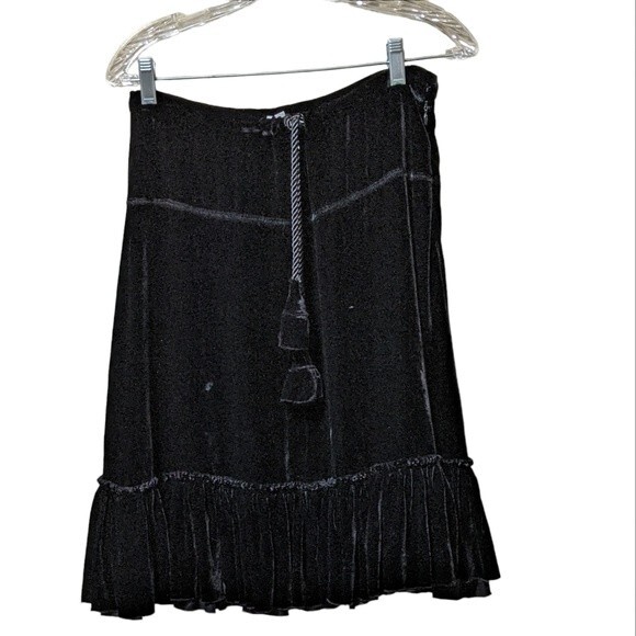 Joie ruffle bottom black velvet drawl skirt size Medium - Picture 10 of 10